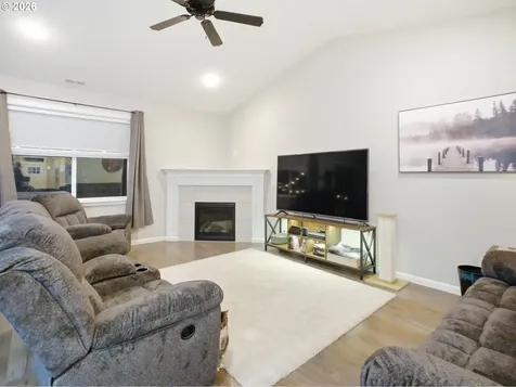 6284 NE Barker Street Albany OR 97321