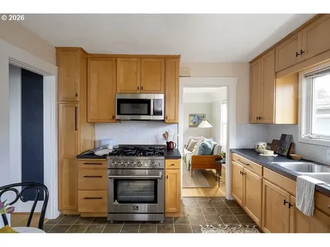 6035 SE Knight Street Portland OR 97206