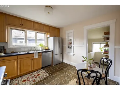 6035 SE Knight Street Portland OR 97206