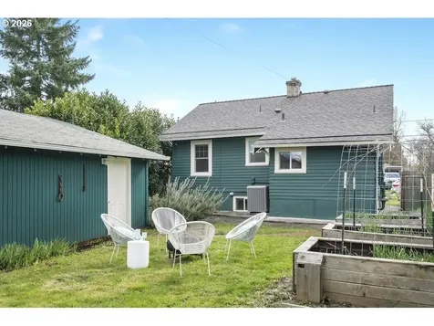 6035 SE Knight Street Portland OR 97206