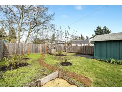 6035 SE Knight Street Portland OR 97206