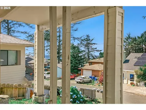 3244 NW Oar Drive Lincoln City OR 97367