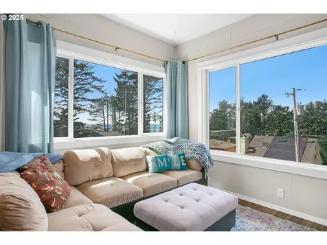 3244 NW Oar Drive Lincoln City OR 97367