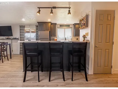 824 56th Street Springfield OR 97478