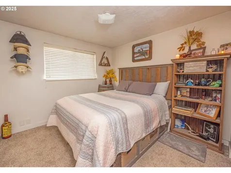 824 56th Street Springfield OR 97478