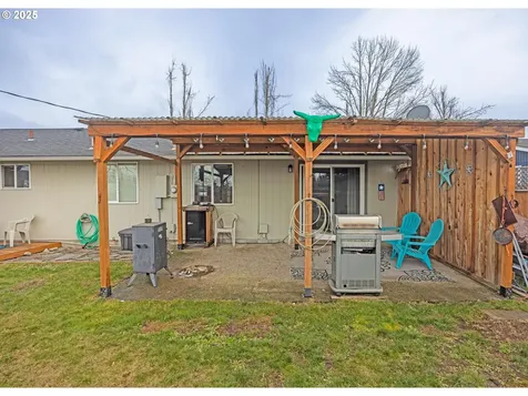 824 56th Street Springfield OR 97478