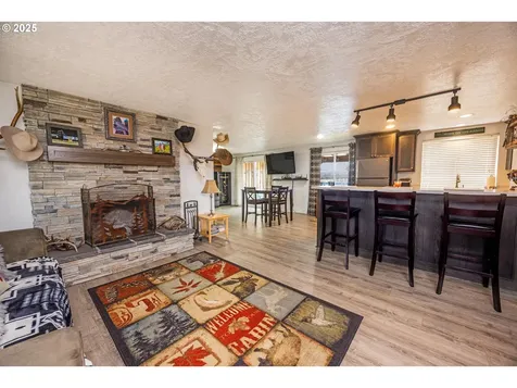 824 56th Street Springfield OR 97478