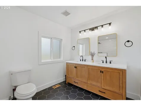 30425 SE Highway 211 Eagle Creek OR 97022