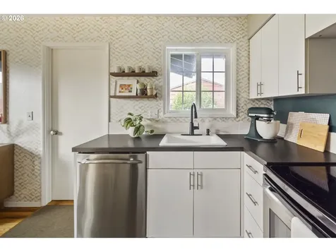 2330 NE 121st Avenue Portland OR 97220