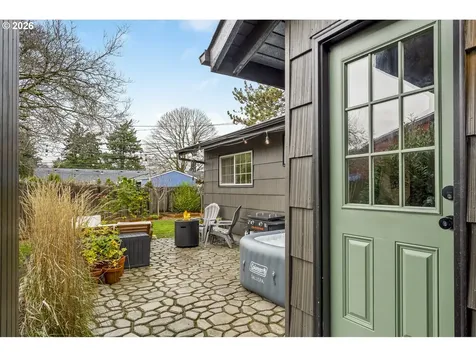 2330 NE 121st Avenue Portland OR 97220