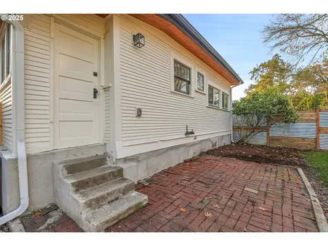 3743 SE Franklin Street Portland OR 97202