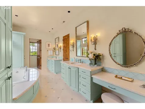 11859 S Riverwood Road Portland OR 97219