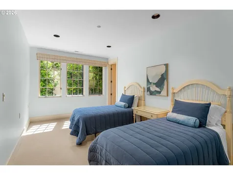 11859 S Riverwood Road Portland OR 97219