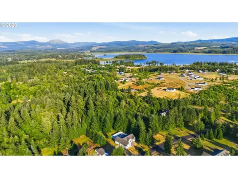 128 Flagstone Drive Silver Lake WA 98645