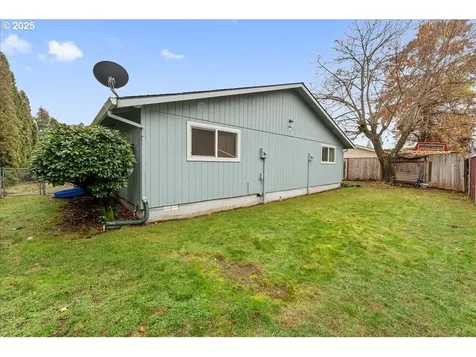 220 SE 3rd Avenue Canby OR 97013