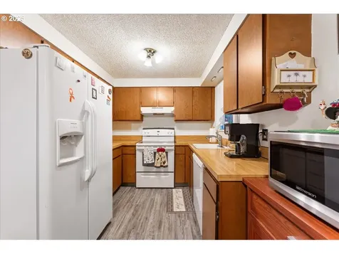 220 SE 3rd Avenue Canby OR 97013