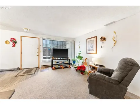 220 SE 3rd Avenue Canby OR 97013