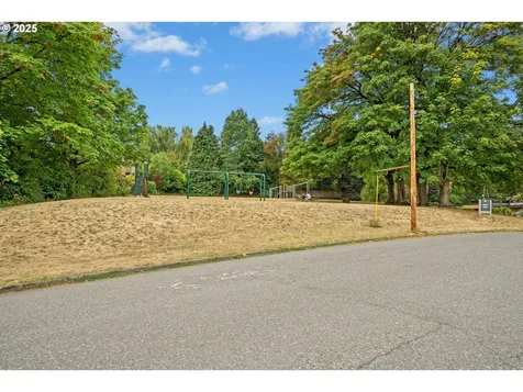 991 SW Westwood Drive Portland OR 97239