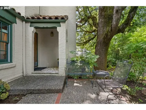 991 SW Westwood Drive Portland OR 97239
