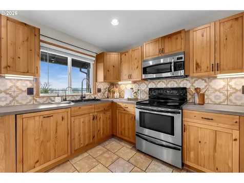 8121 NW Fruit Valley Road Vancouver WA 98665