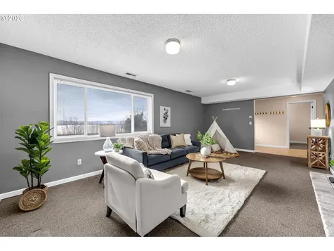 8121 NW Fruit Valley Road Vancouver WA 98665