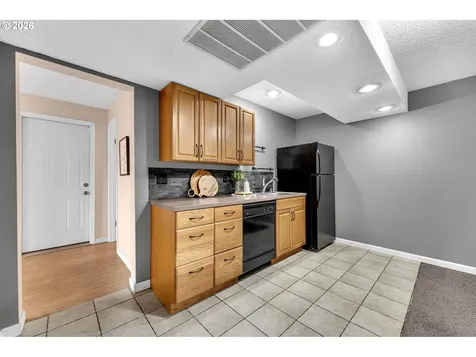 8121 NW Fruit Valley Road Vancouver WA 98665