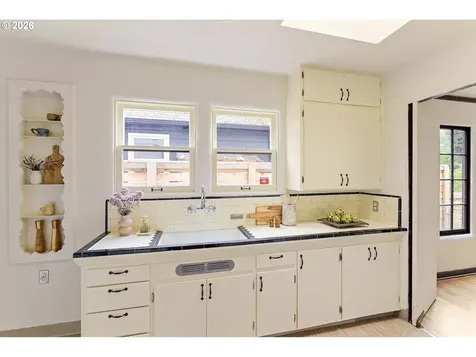 4225 NE Davis Street Portland OR 97213