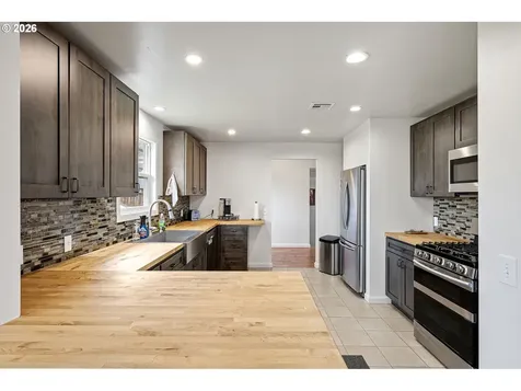 1409 Clark Avenue Cottage Grove OR 97424