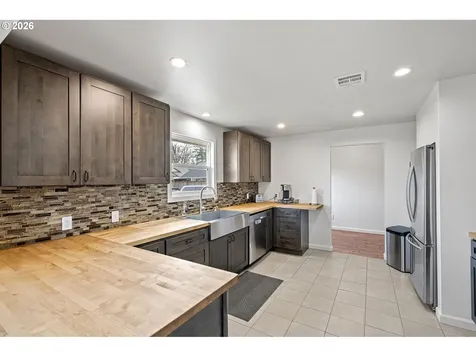 1409 Clark Avenue Cottage Grove OR 97424