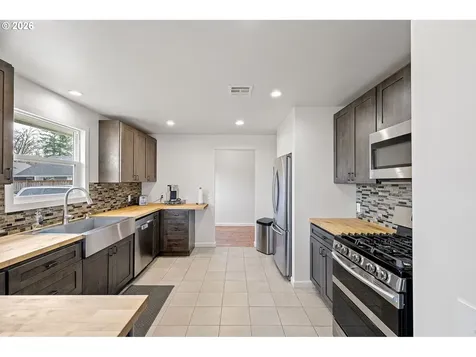 1409 Clark Avenue Cottage Grove OR 97424