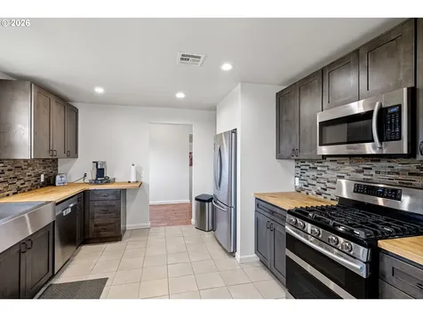 1409 Clark Avenue Cottage Grove OR 97424
