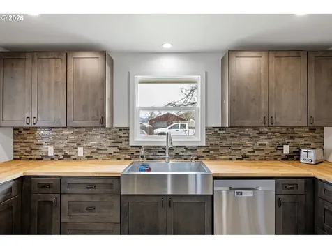 1409 Clark Avenue Cottage Grove OR 97424