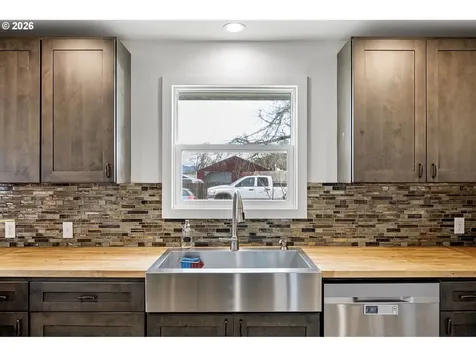 1409 Clark Avenue Cottage Grove OR 97424