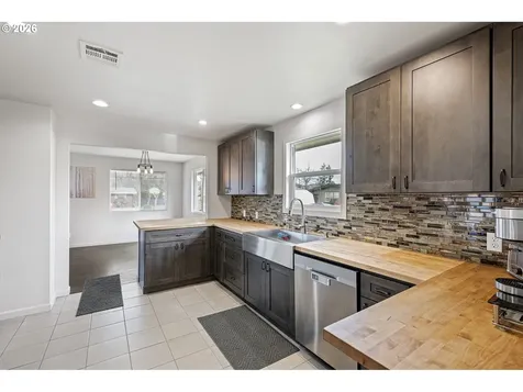 1409 Clark Avenue Cottage Grove OR 97424