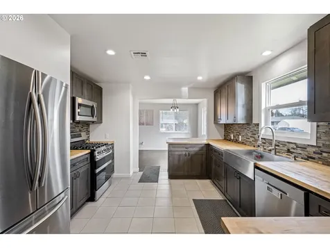 1409 Clark Avenue Cottage Grove OR 97424