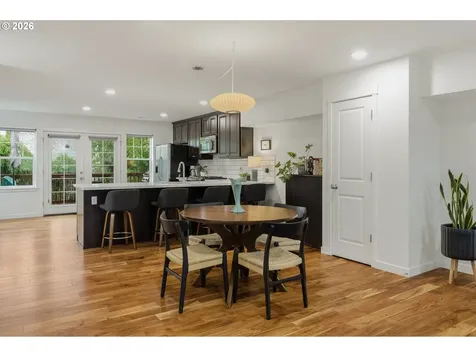 7594 SE Division Street Portland OR 97206