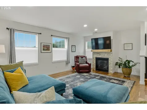 7594 SE Division Street Portland OR 97206
