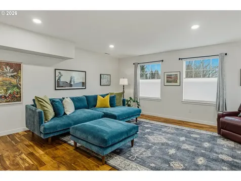 7594 SE Division Street Portland OR 97206