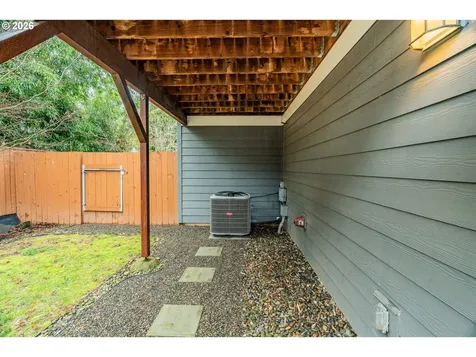 7594 SE Division Street Portland OR 97206