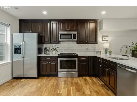 7594 SE Division Street Portland OR 97206