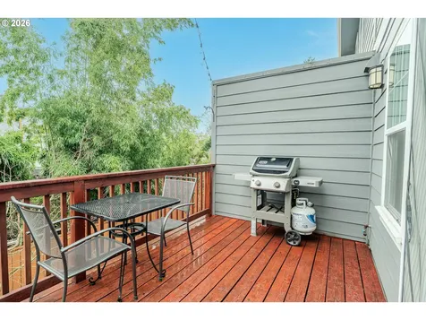 7594 SE Division Street Portland OR 97206