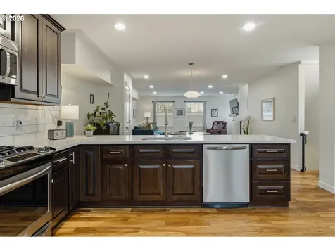 7594 SE Division Street Portland OR 97206