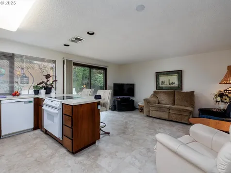 8575 SW Bridletrail Avenue Beaverton OR 97008