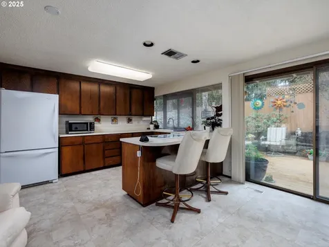 8575 SW Bridletrail Avenue Beaverton OR 97008