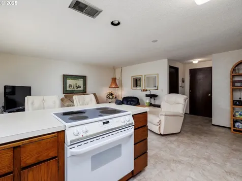 8575 SW Bridletrail Avenue Beaverton OR 97008