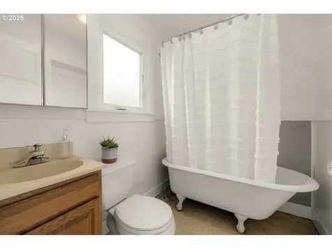9636 SW 52nd Avenue Portland OR 97219