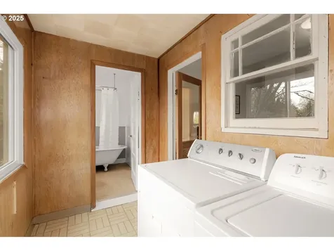 9636 SW 52nd Avenue Portland OR 97219