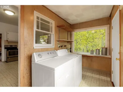 9636 SW 52nd Avenue Portland OR 97219