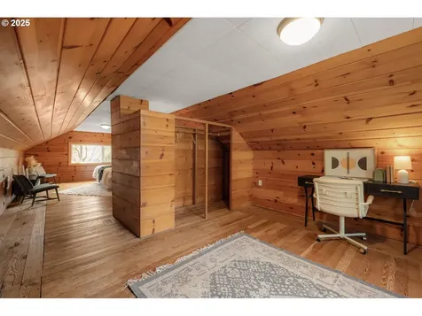 9636 SW 52nd Avenue Portland OR 97219