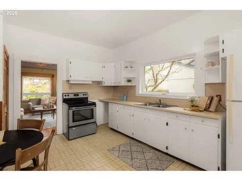9636 SW 52nd Avenue Portland OR 97219